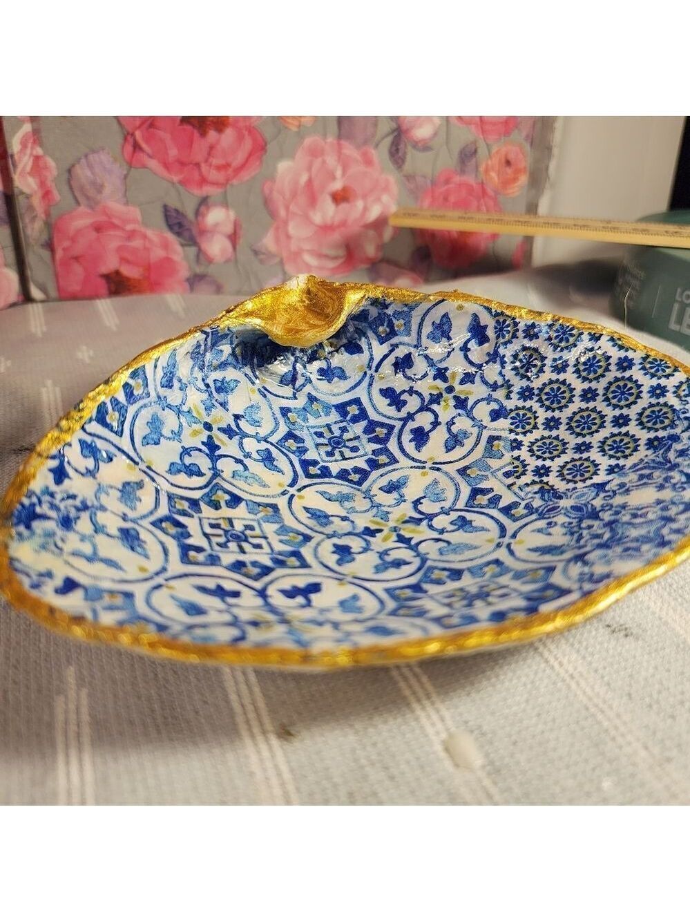 DECOUPAGE CLAM SHELL DECOUPAGE BLUE PATTERN ON A CLAM SHELL TRINKET DISH - Picture 7 of 11